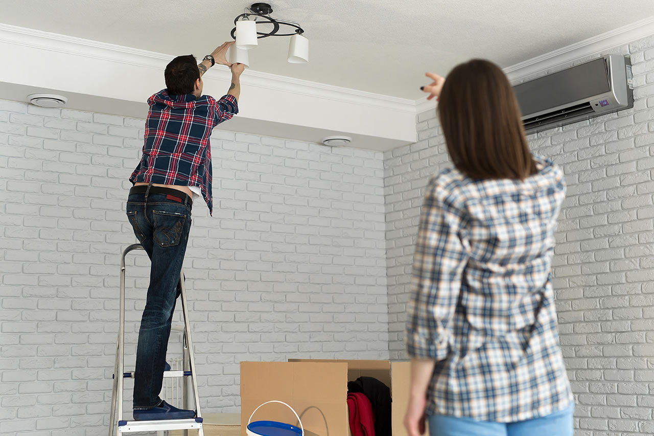 LED žárovky můžete namontovat i bez rukavic. Jsou efektivní a nepálí ani po delším svícení