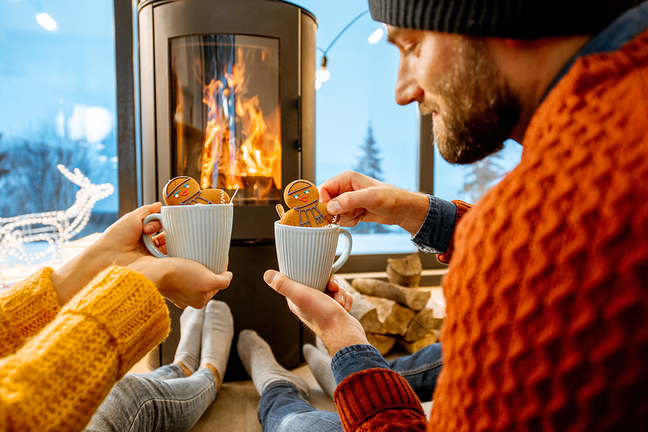 Nejlepší je teplo z krbu. Oheň navíc vykouzlí perfektní atmosféru. Útulnou, romantickou a hřejivou